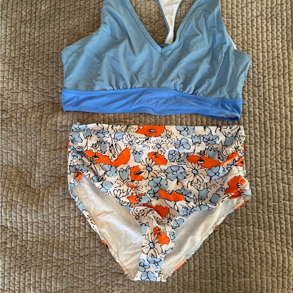 Amazon Other - Blue Floral Two-Piece Swimsuit - sz XL